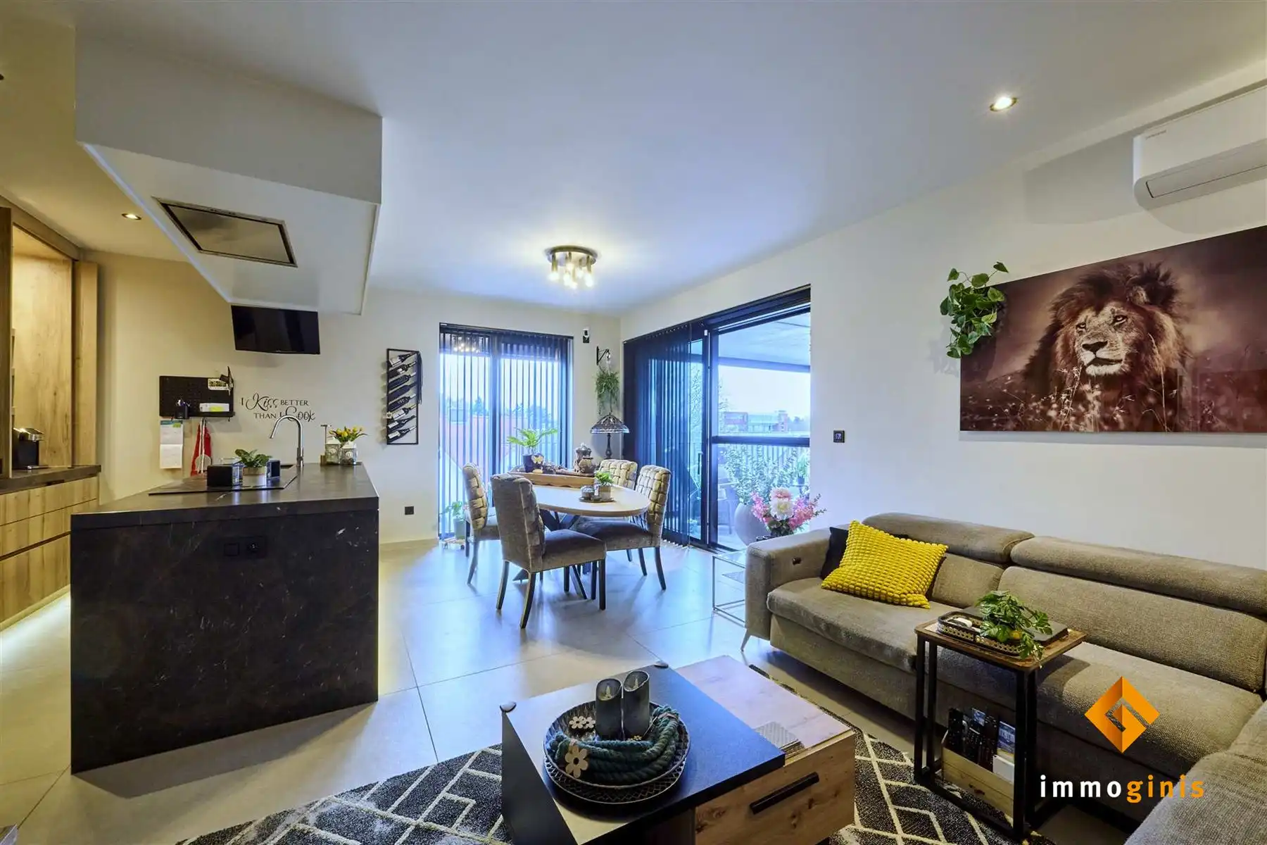 Luxueus 3-slaapkamerappartement met zéér ruim terras, gelegen op de 2e verdieping. foto 2