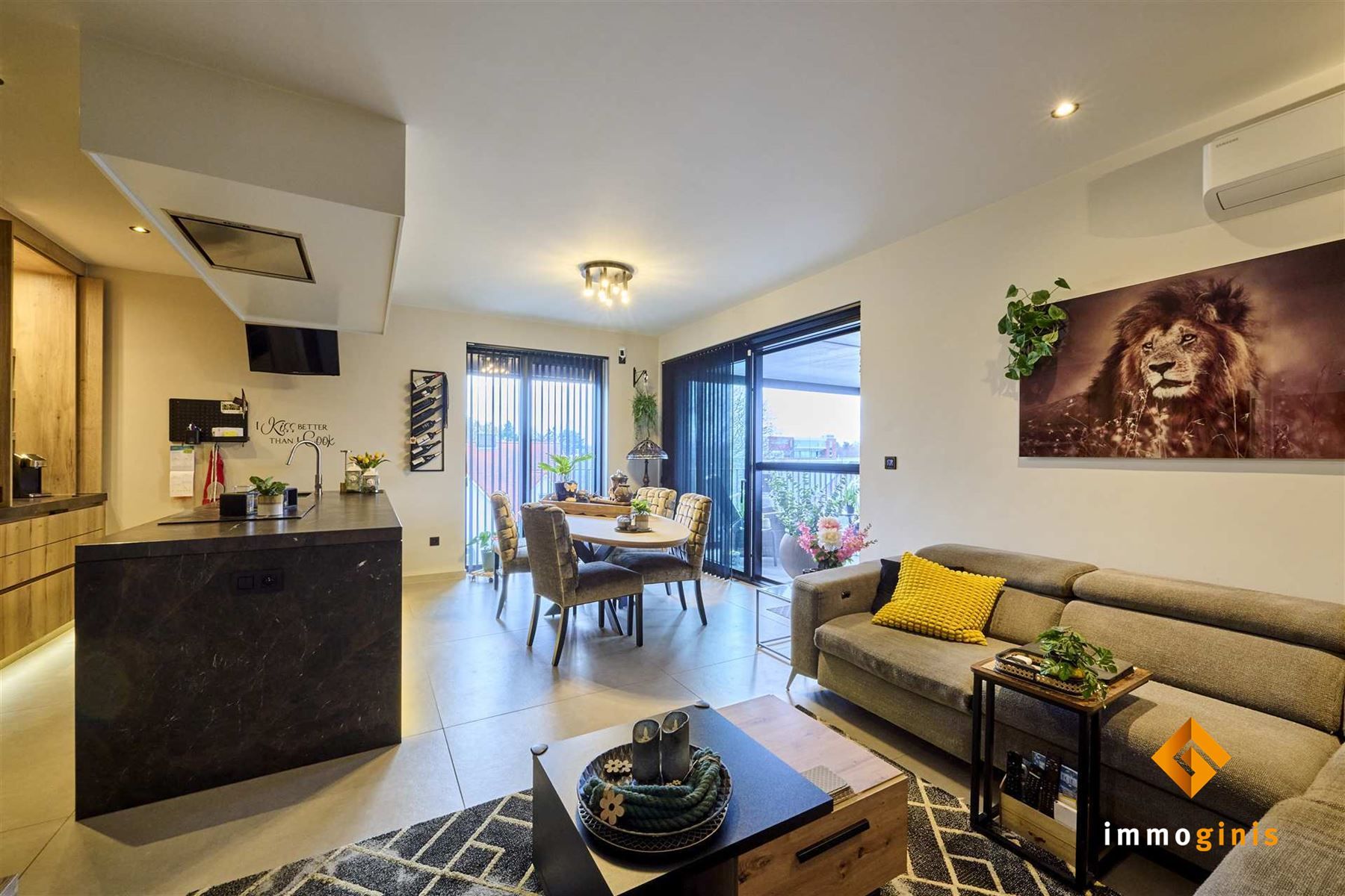 Luxueus 3-slaapkamerappartement met zéér ruim terras, gelegen op de 2e verdieping. foto 2