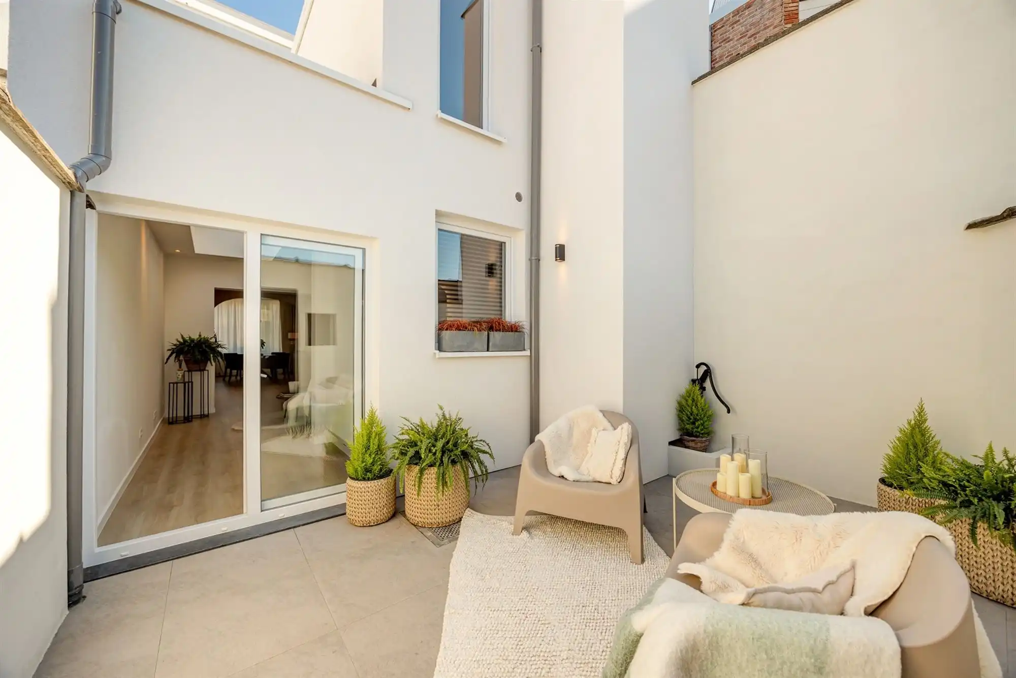 Volledig gerenoveerde woning met 3 slpkmrs en stadskoer foto 3