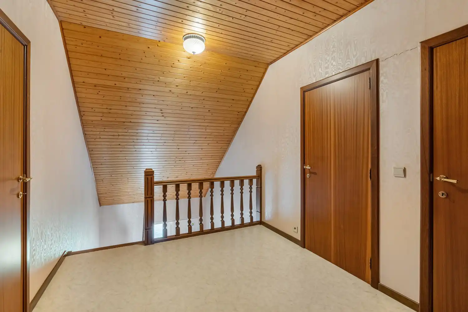 Te renoveren woning met vier slaapkamers, inpandige garage en noordwest georiënteerde tuin op een perceel van 6 are 78 ca te Begijnendijk ! foto 10