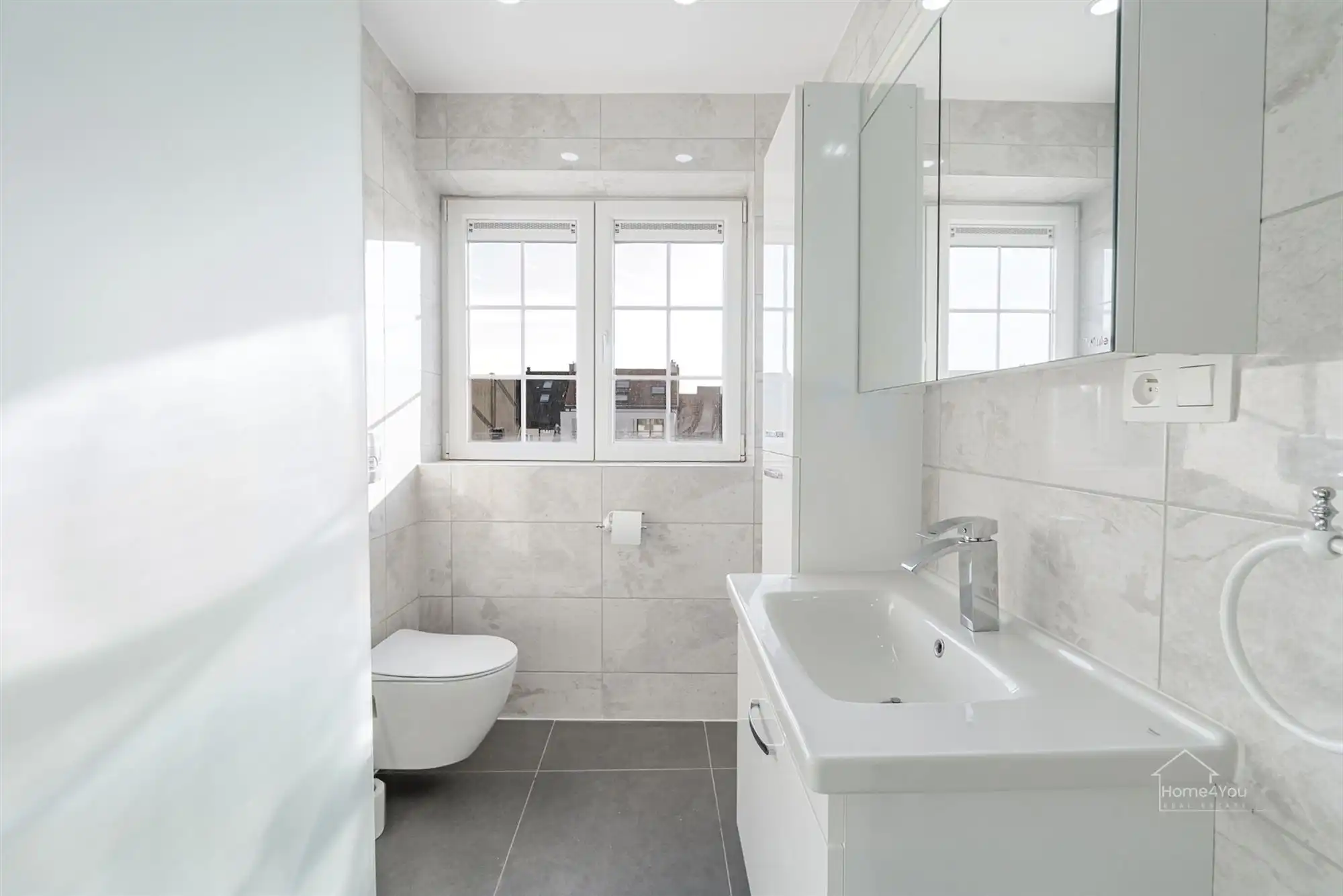 Ruim duplexappartement 4 slaapkamers 2 badkamers!  foto 10