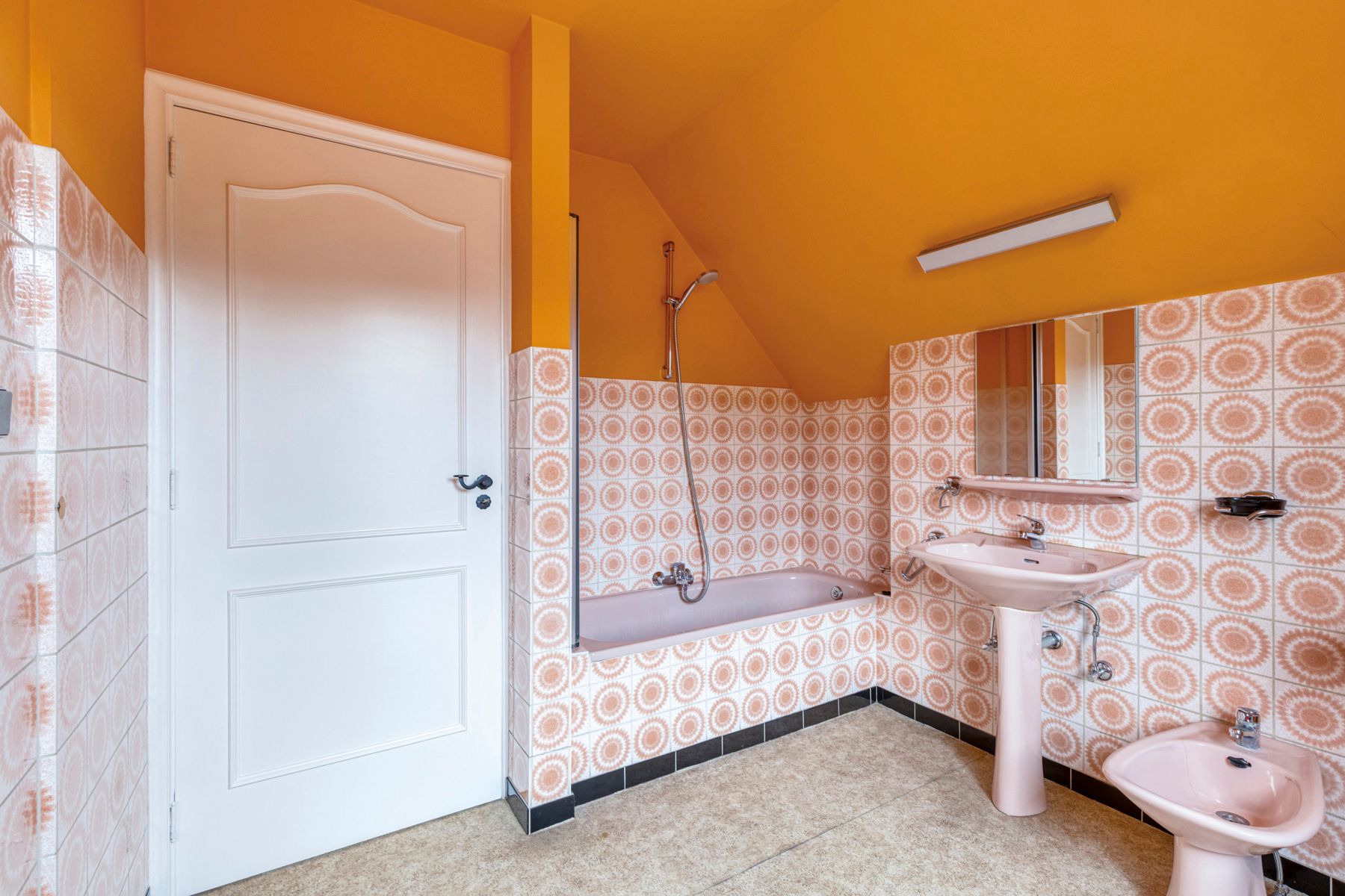 Residentieel gelegen villa met 4 slaapkamers en bureel foto 18