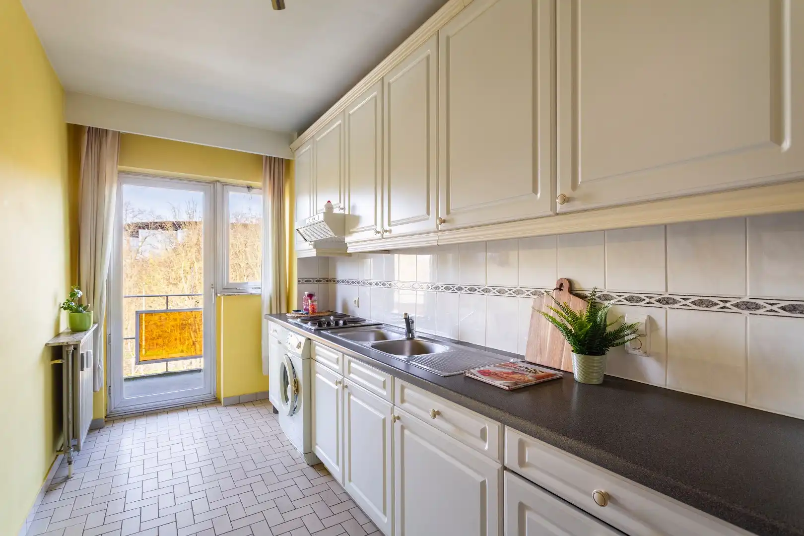 Lichtrijk app. met terras en groen uitzicht foto 9