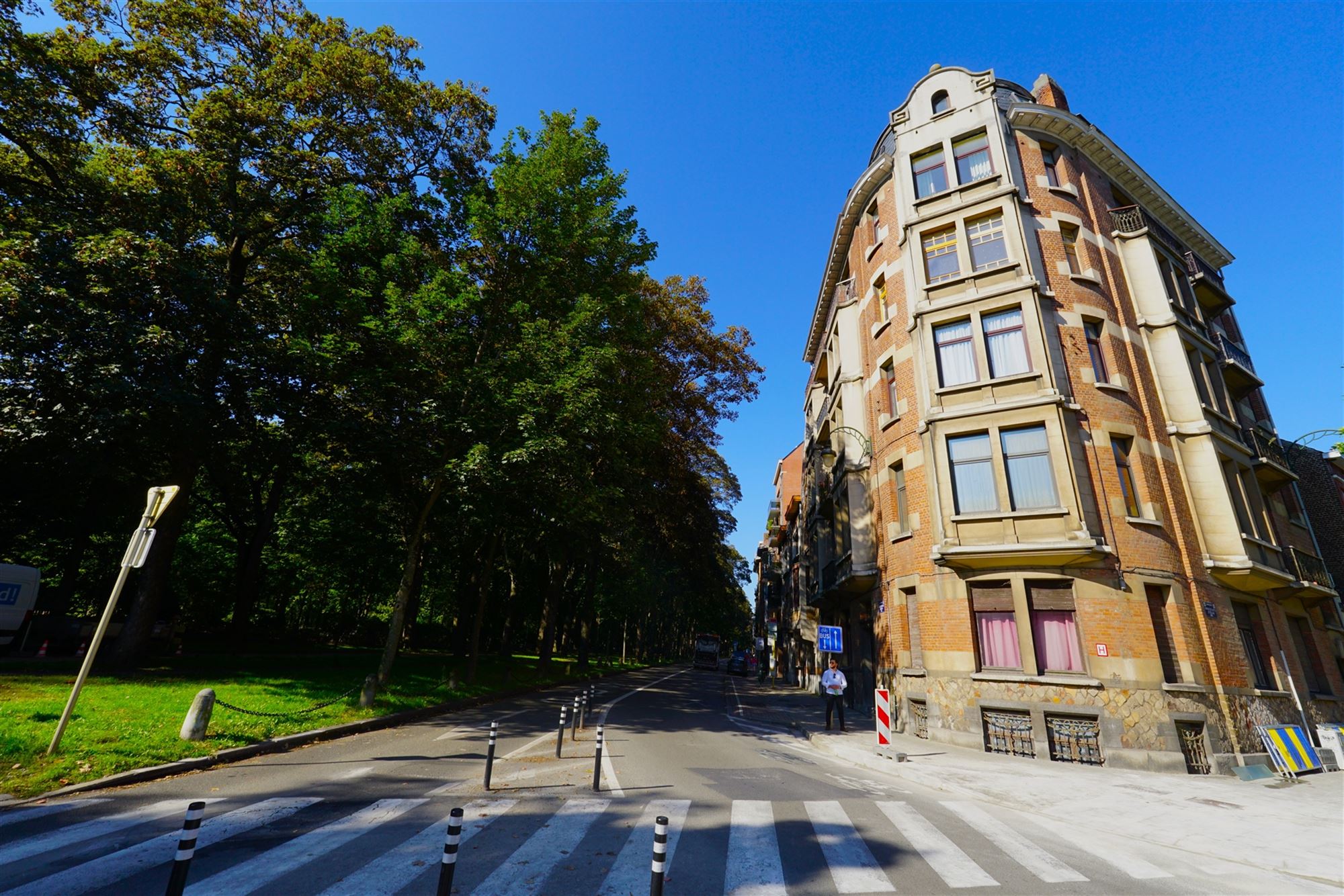 Prachtig Art-Deco appartement met 3 slaapkamers + studeerkamer foto 13