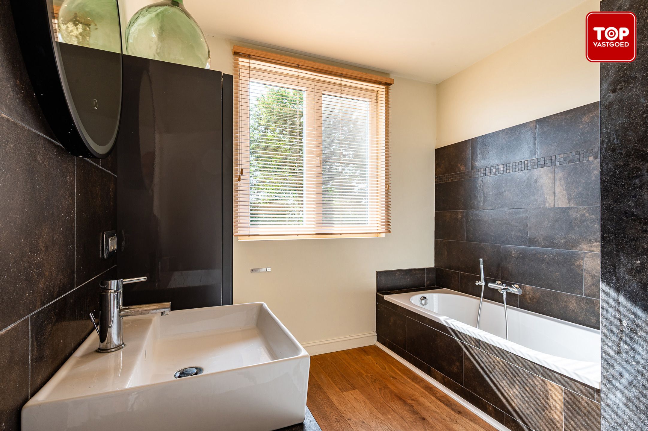 Instapklare en energiezuinige woning met zonnige tuin vlakbij de Bourgoyen foto 19