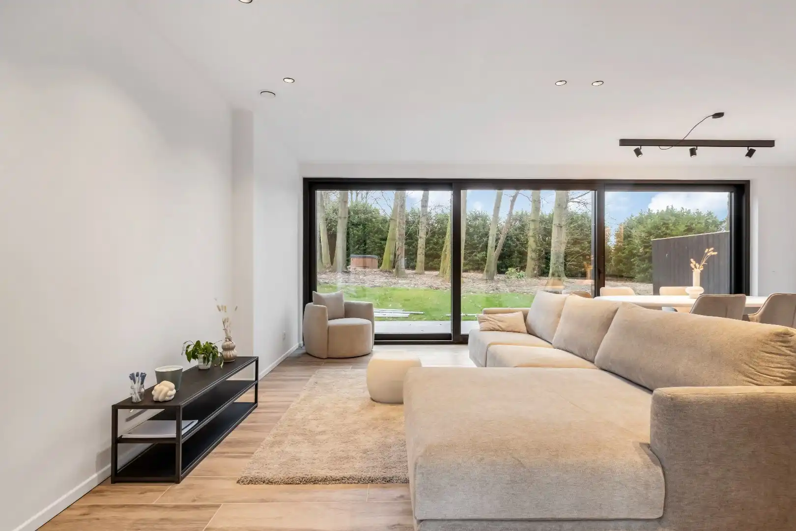 Halfopen woning in Scandinavische stijl met garage en tuin in Otegem foto 3