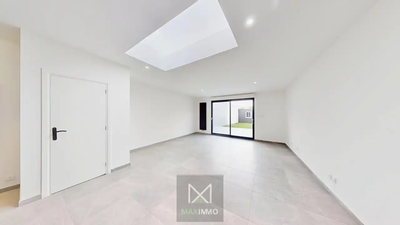 Totaal gerenoveerde woning met garage in het centrum van Lauwe foto 4