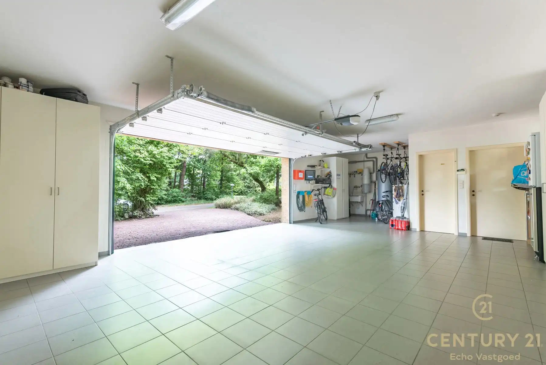 Riante villa met 5 slaapkamers, 4 badkamers en binnenzwembad foto 13