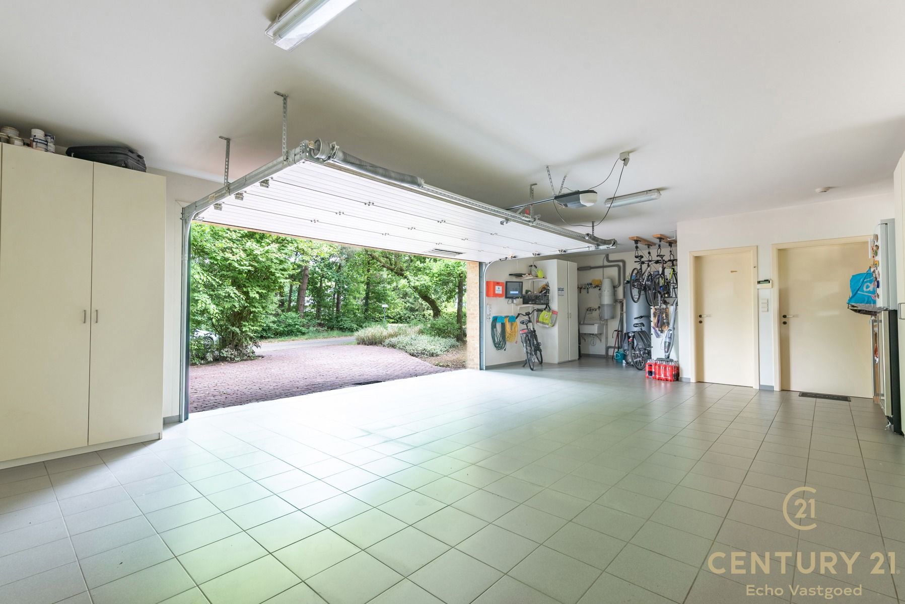 Riante villa met 5 slaapkamers, 4 badkamers en binnenzwembad foto 13