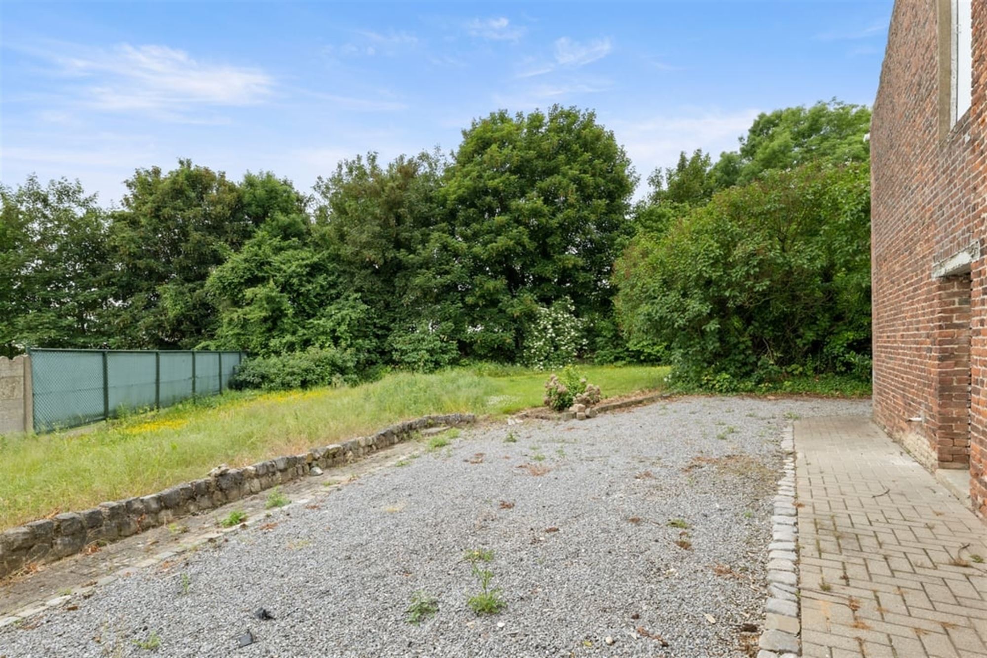 TE RENOVEREN GEZINSWONING MET LOODS IN HET LANDELIJKE GINGELOM  foto 28