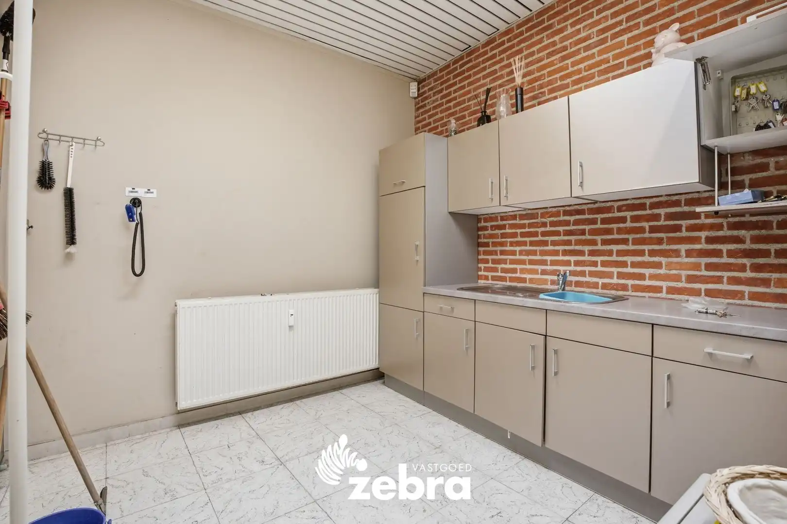 Veelzijdig handelspand met parkeerplaatsen op topligging in centrum Tielt! foto 7