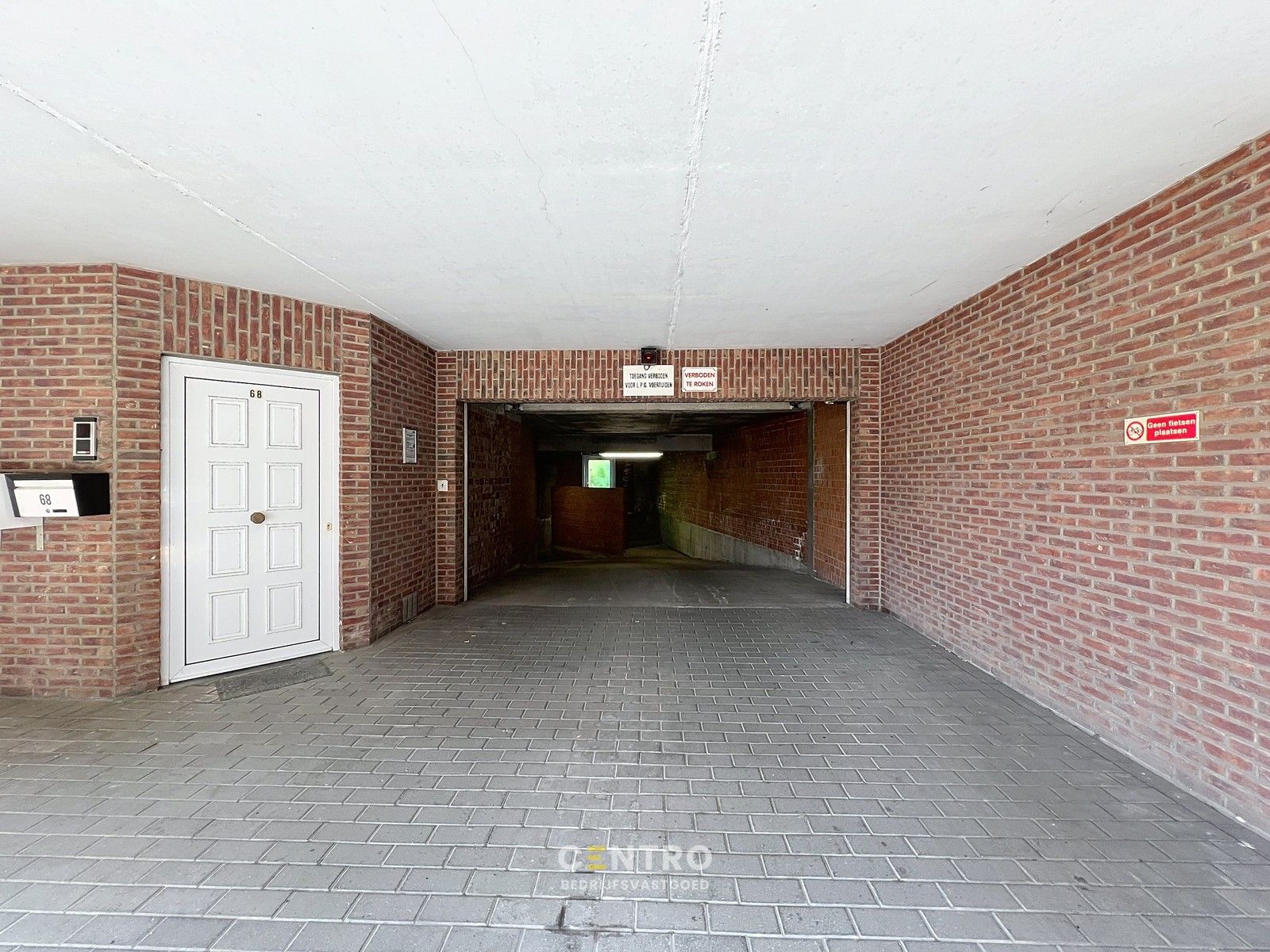 RUIME woning met kantoor/praktijk/winkelruimte van 20m² + ondergrondse GARAGEBOX op COMMERCIËLE ligging te Tielt! foto 3