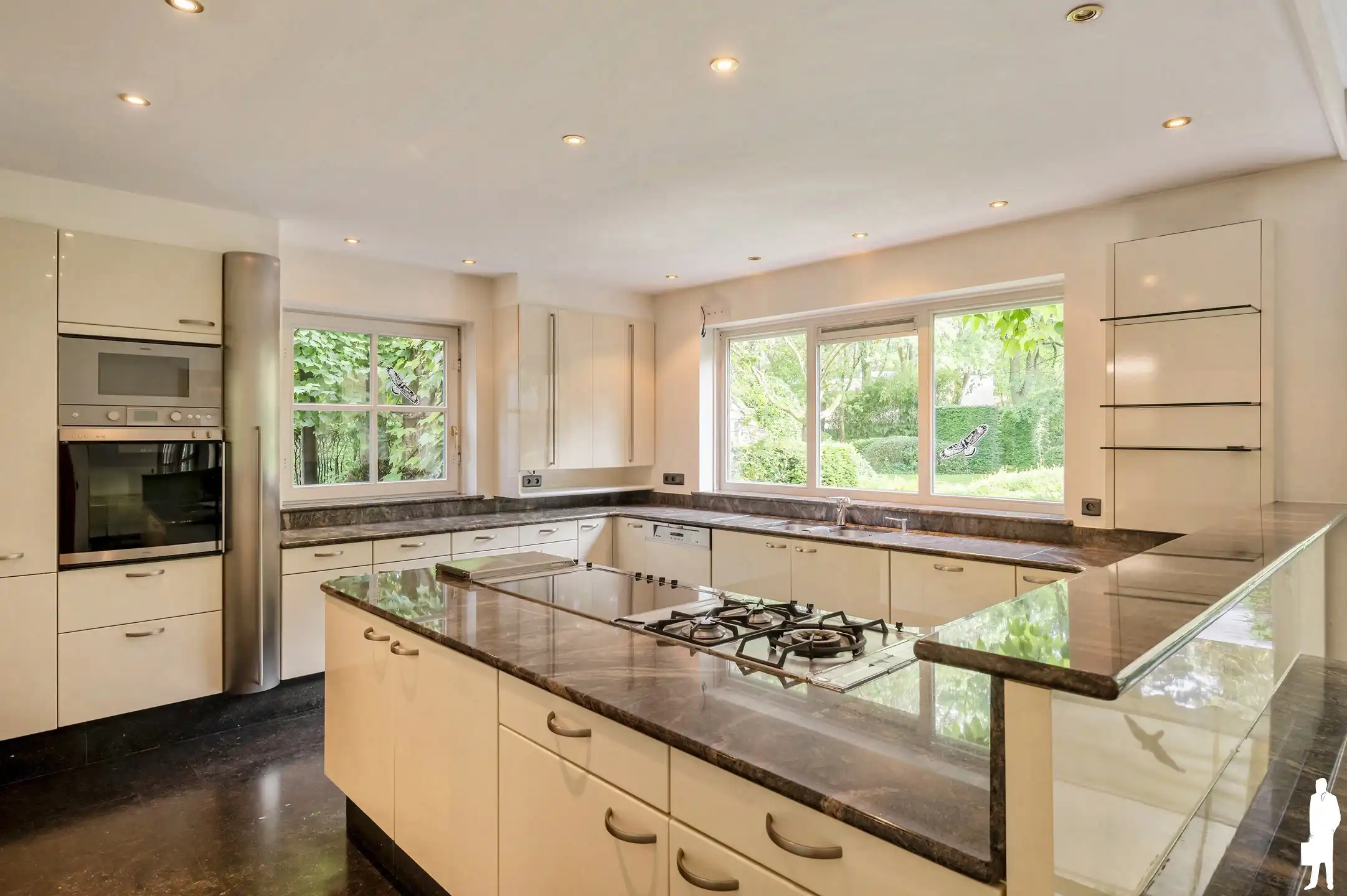 Op absolute toplocatie gelegen villa! foto 14