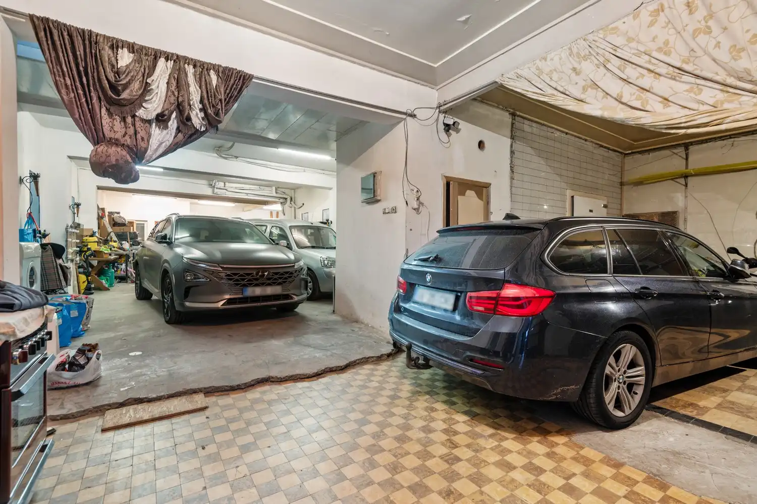 Opbrengsteigendom met een groot magazijn en 3 appartementen te koop! foto 7