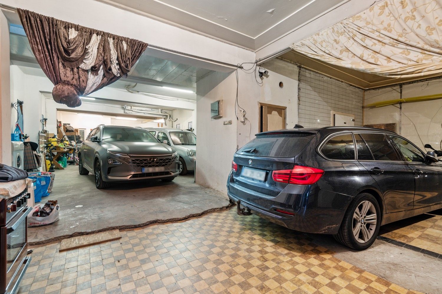 Opbrengsteigendom met een groot magazijn en 3 appartementen te koop! foto 7