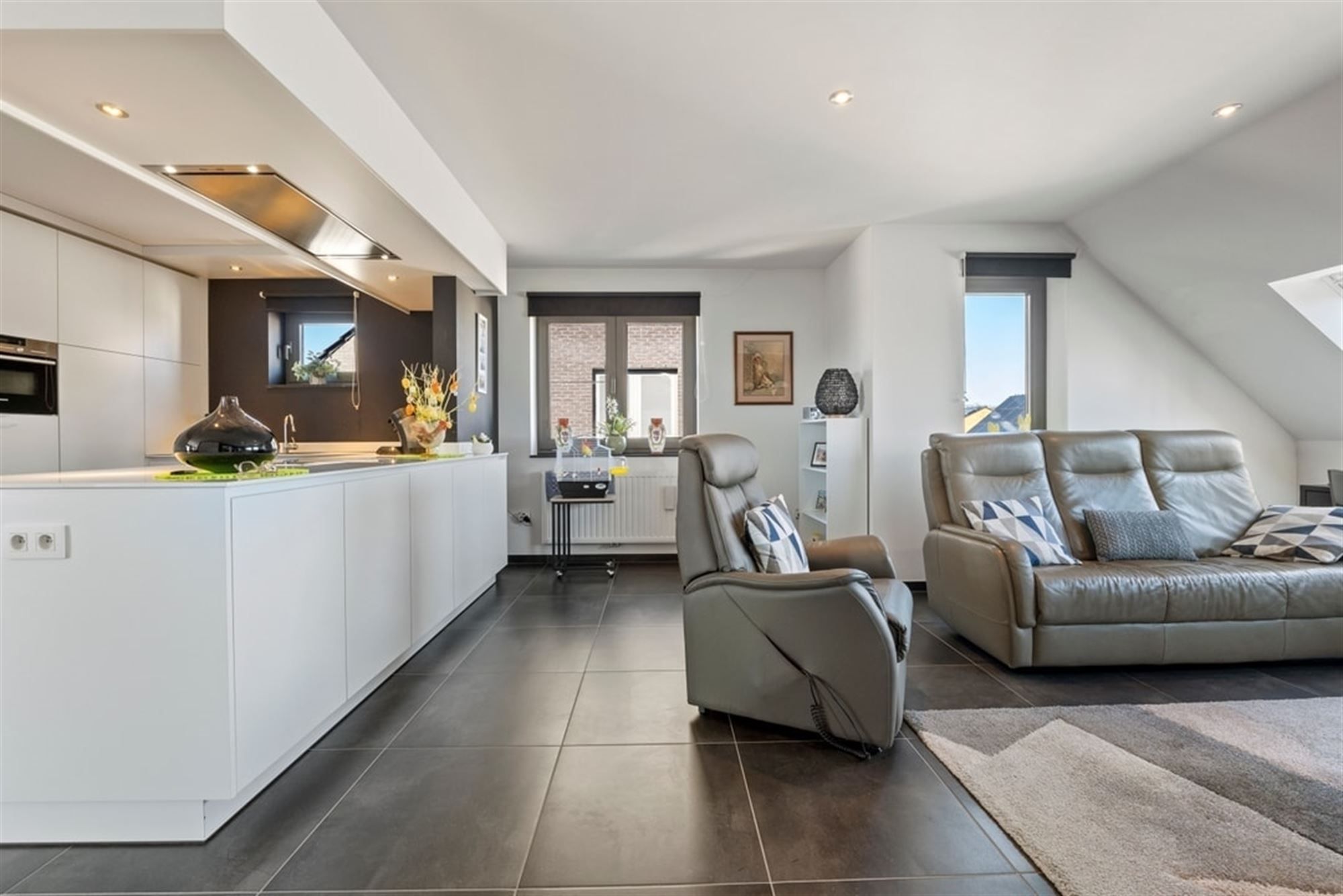 INSTAPKLAAR 2 SLK APPARTEMENT MET ONDERGRONDSE STAANPLAATS IN HARTJE MAASMECHELEN  foto 4