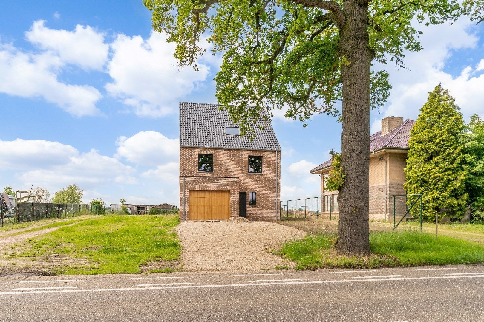 Creëer Uw EIGEN Woonavontuur: 'Casco' pastorijwoning in halfopen bebouwing op een perceel van 10a77ca! foto 8