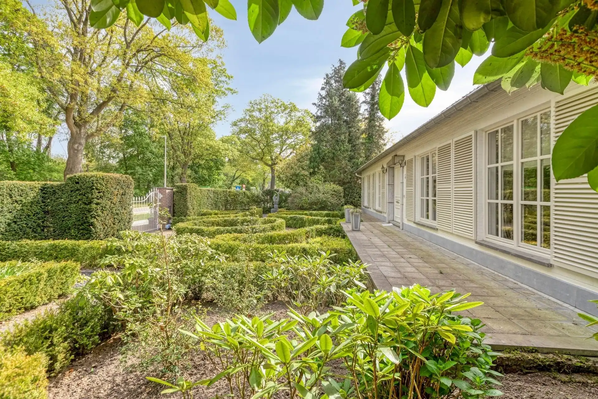 Vrijstaande villa van 306 m² op 17a95ca, gelegen vlak bij Connecterra, de toegangspoort tot het Nationaal Park Hoge Kempen, en op wandelafstand van Maasmechelen Village! foto 5
