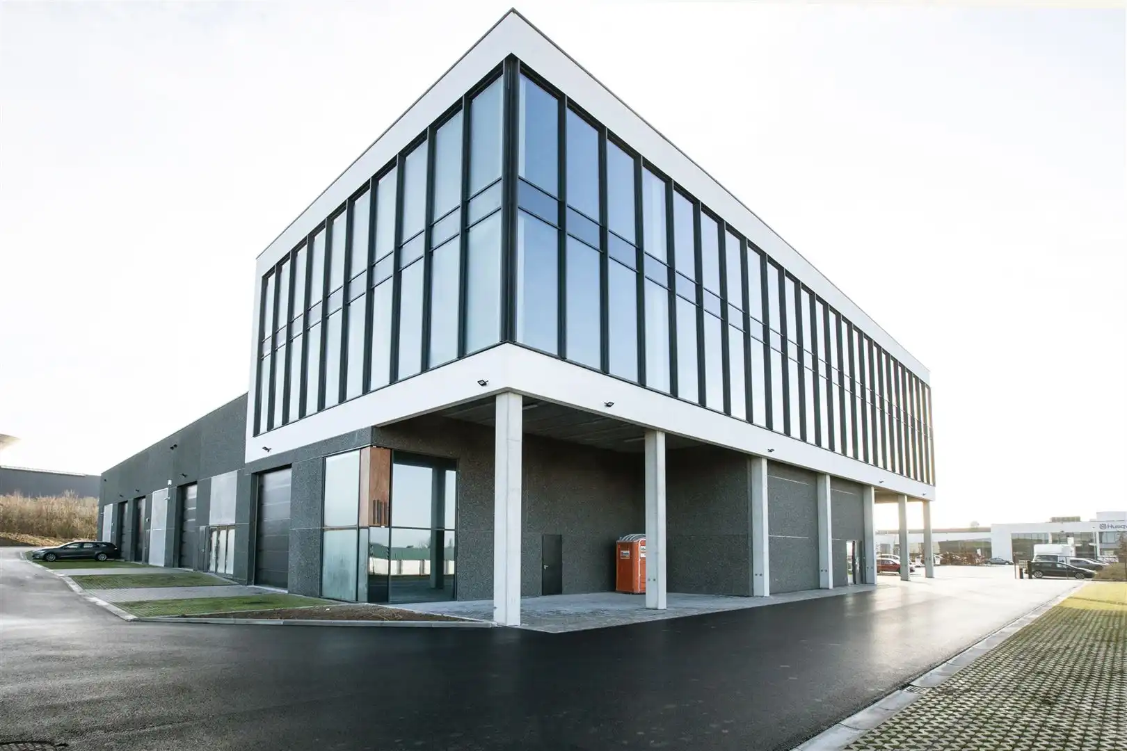 Te Huur KMO Unit te Ghislengien foto {{pictureIndex}}