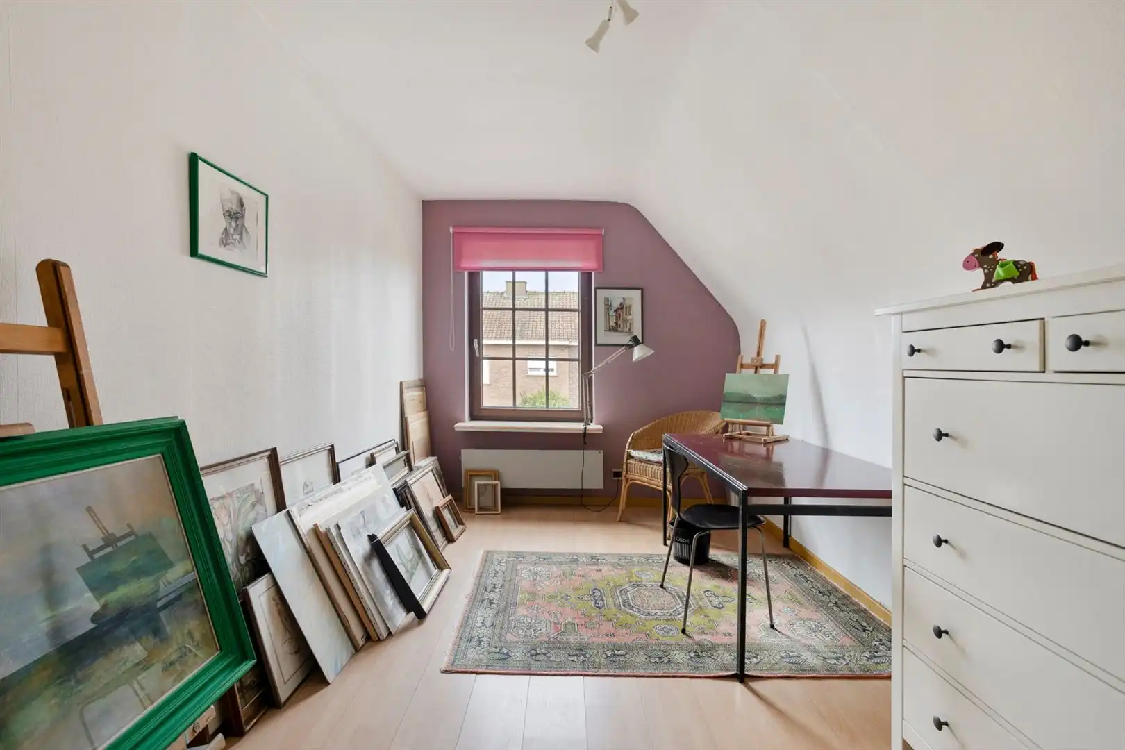 Rustig gelegen open bebouwing met 3 slaapkamers en garage op een perceel van 556 m². foto 15