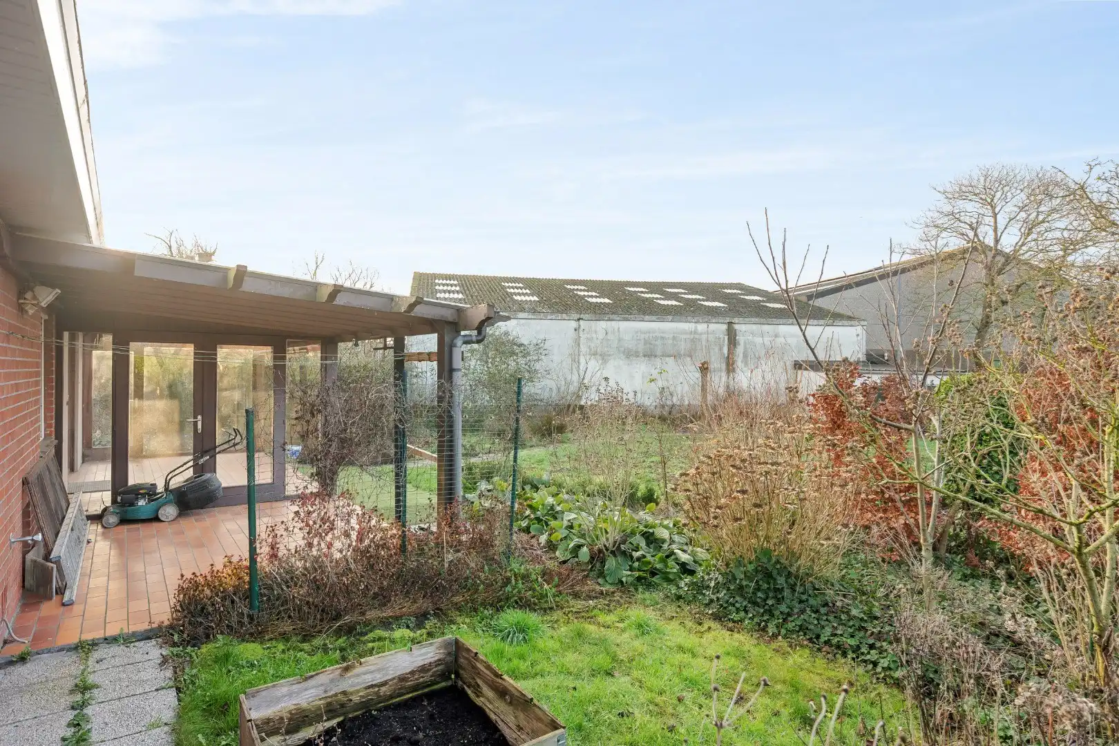Gelijkvloerse woning met 3 slaapkamers, ruime garage en tuin. foto 19