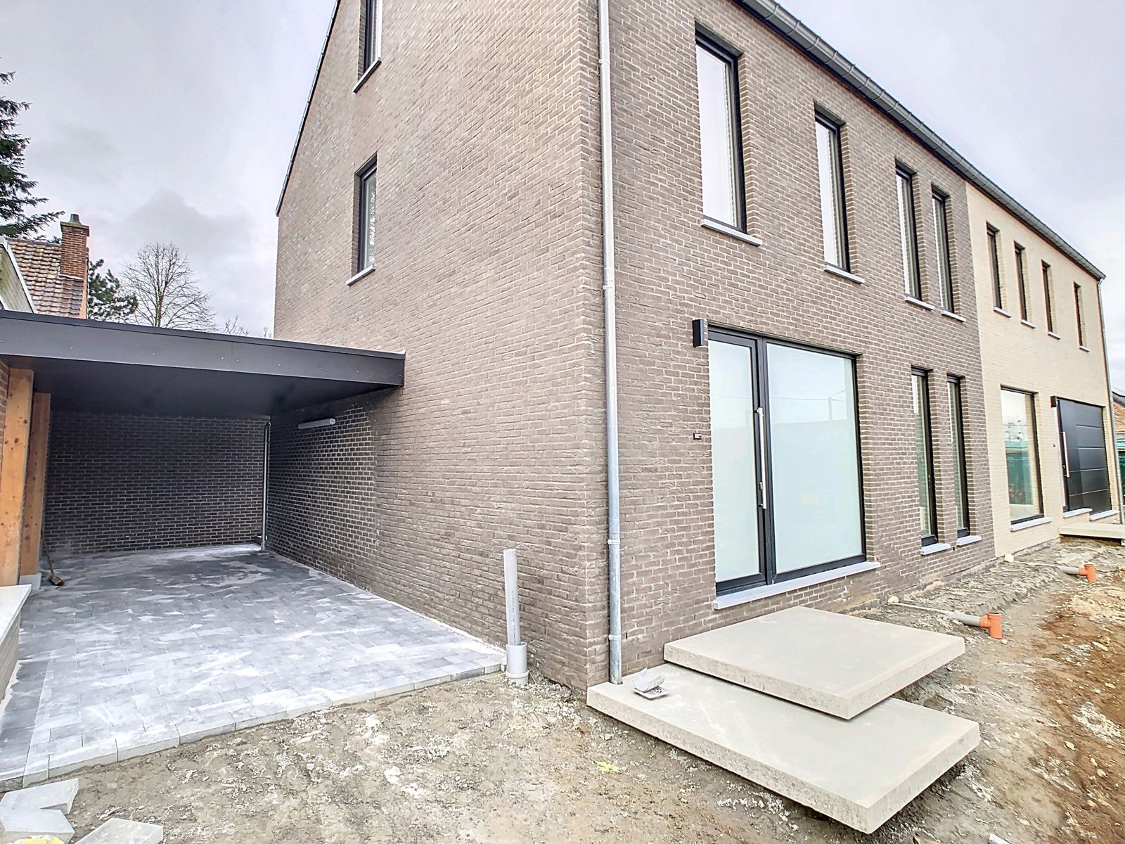 Nieuwbouw HOB met  4 slpks, carport en ruime tuin foto 17