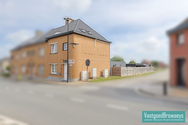 Instapklare woning met 4 slaapkamers, tuin & garage foto {{pictureIndex}}