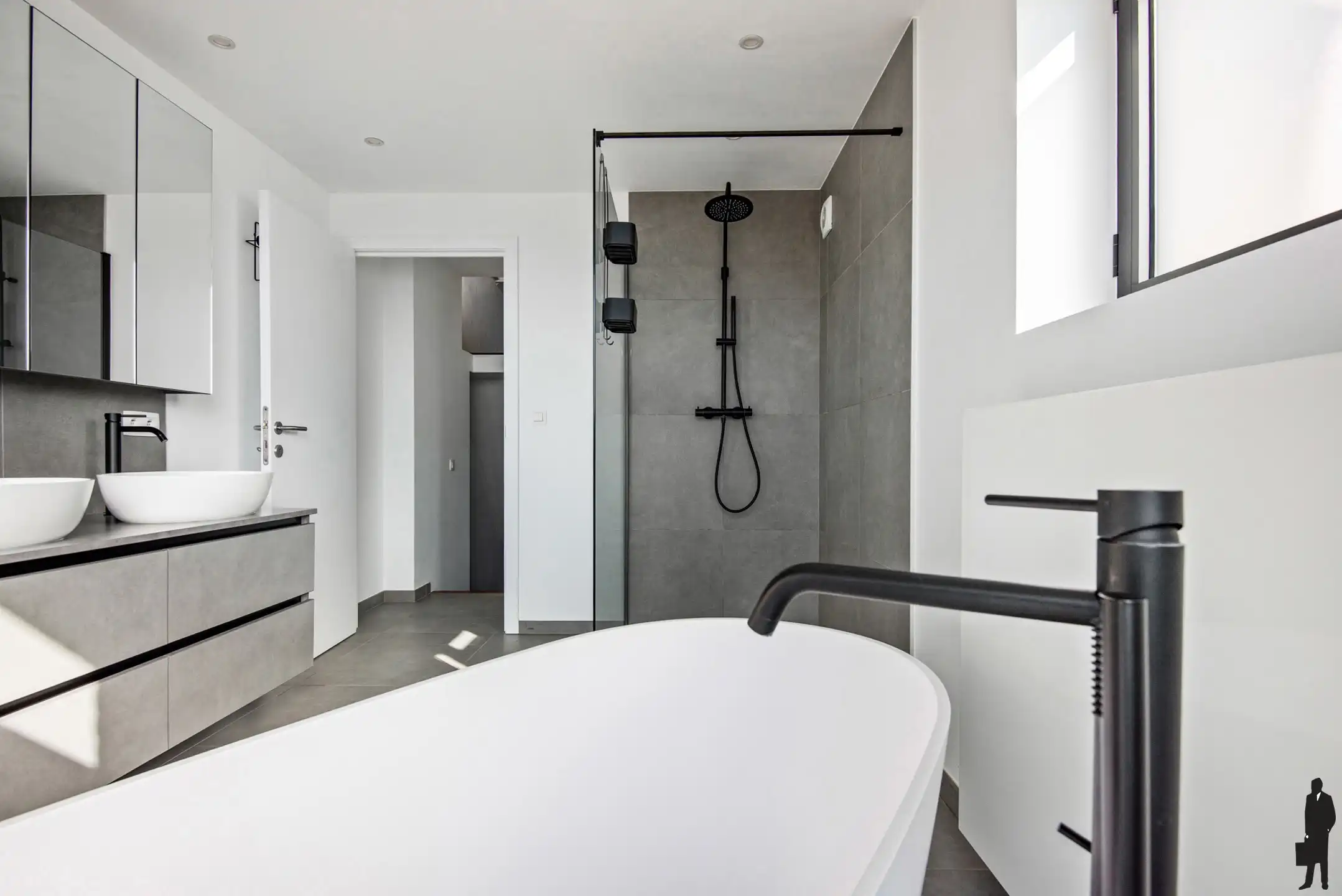 Gerenoveerde woning met 4 ruime slaapkamers en zuidwest tuin foto 15