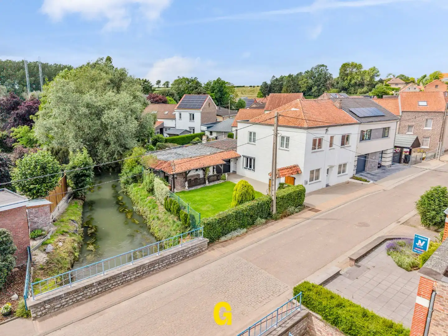 Te renoveren woning met veel karakter en leuke tuin te Lauw, op 3a 96ca foto 2