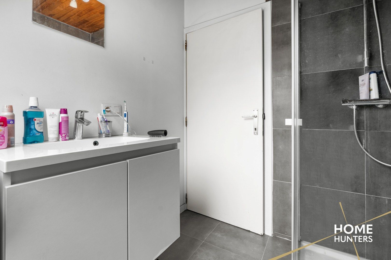 Instapklaar appartement met staanplaats in het hart van Zele! foto 5