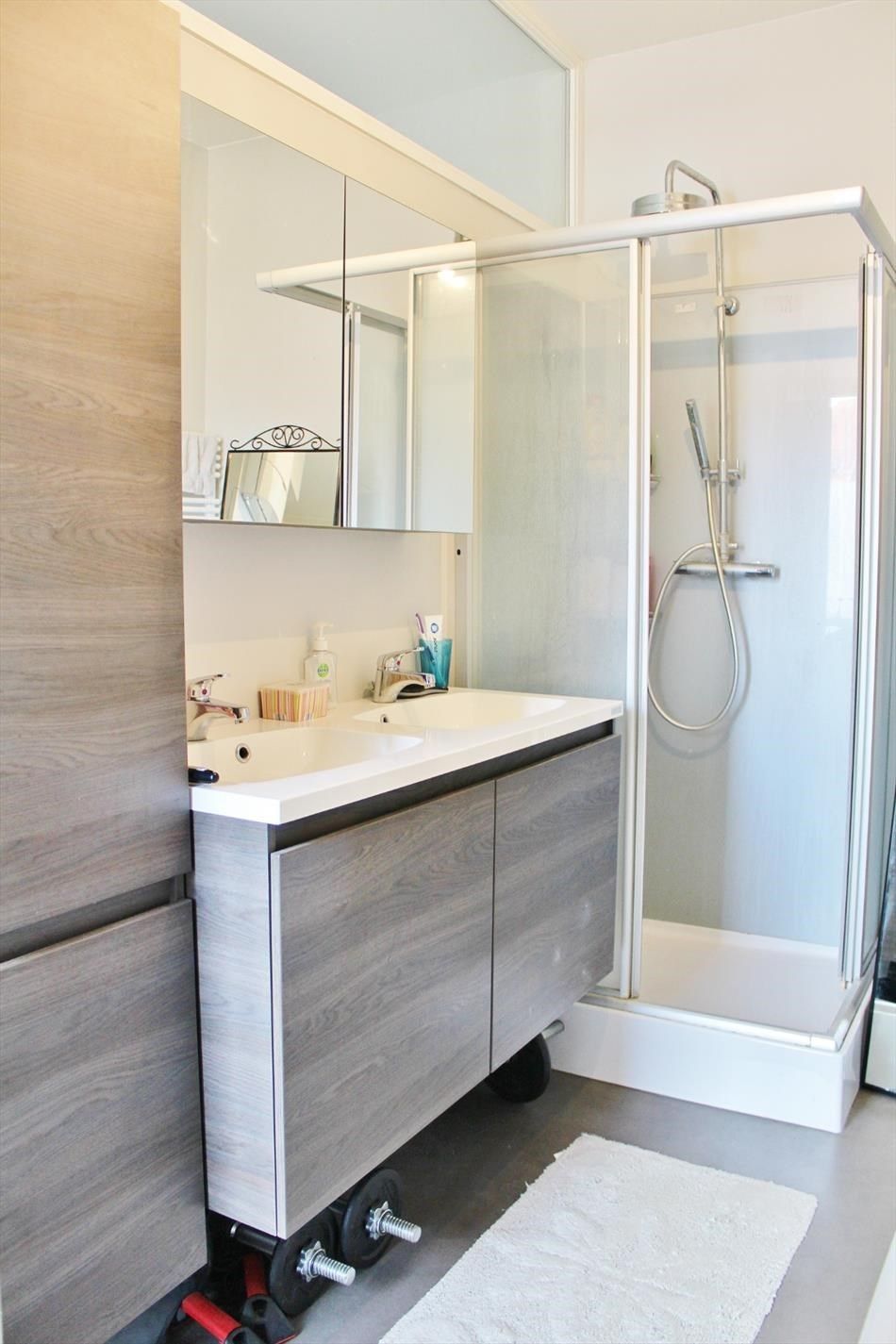 Vernieuwde centraal gelegen woning met 3 slpk + koer.  foto 8