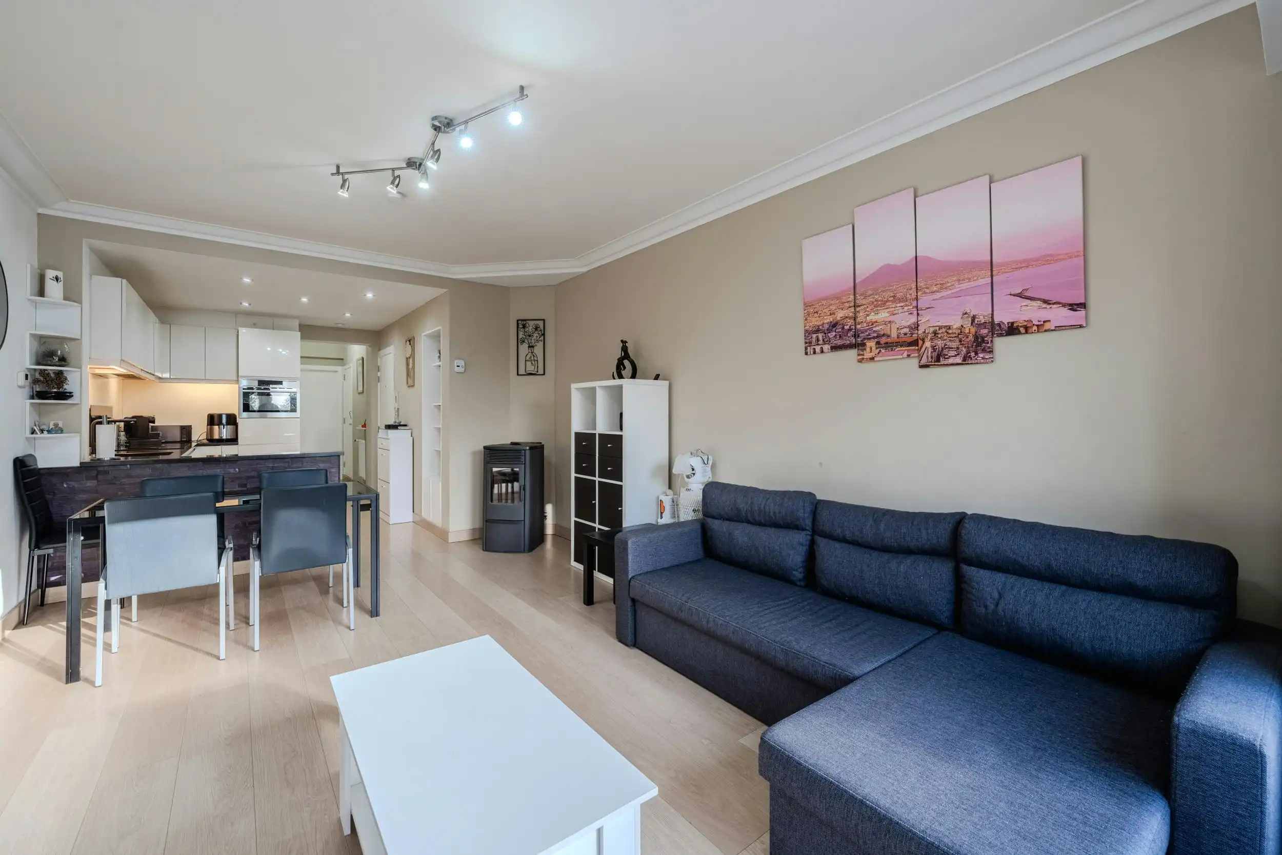Instapklaar 1-slaapkamer appartement vlakbij zee te Oostende foto 3