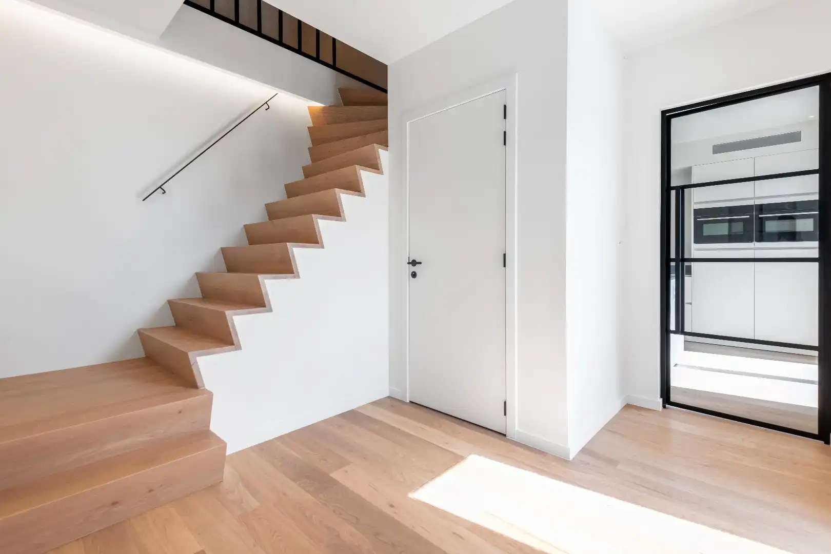 Prachtige nieuwbouw villa met zwembad in een rustige omgeving foto 6