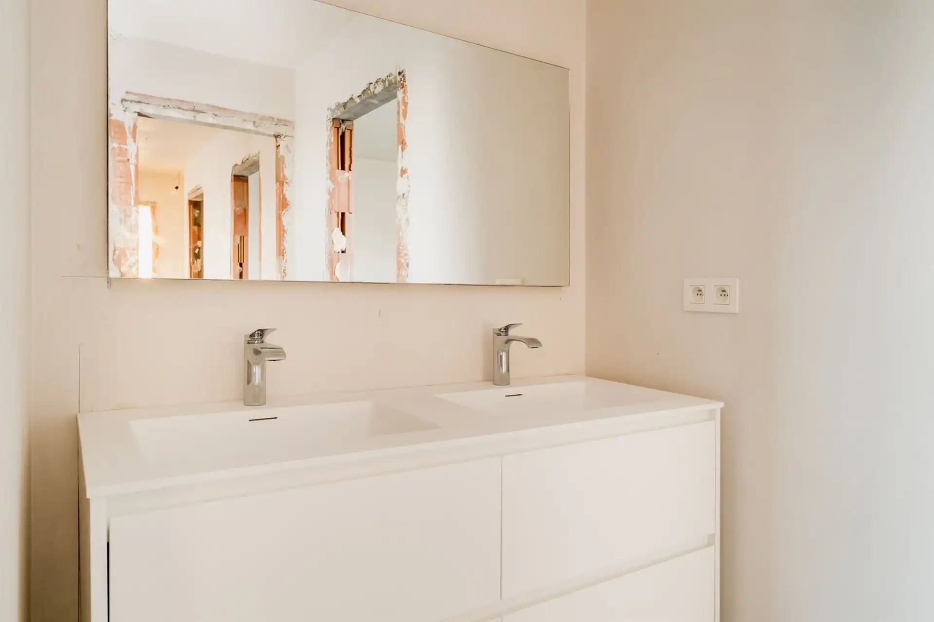 Halfopen nieuwbouwwoning met 4 slpkms en grote zuidgerichte tuin foto 18