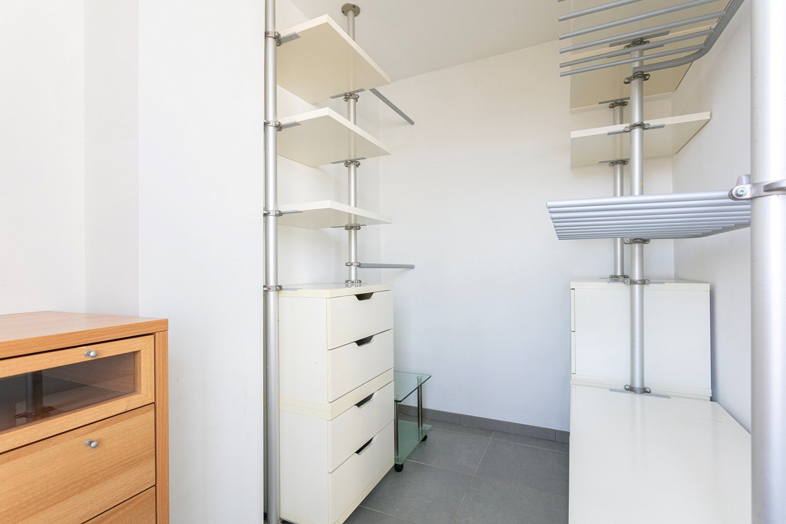 Riant dakappartement met 2 slpk, terras (50m²) & 2 autostnpl foto 12