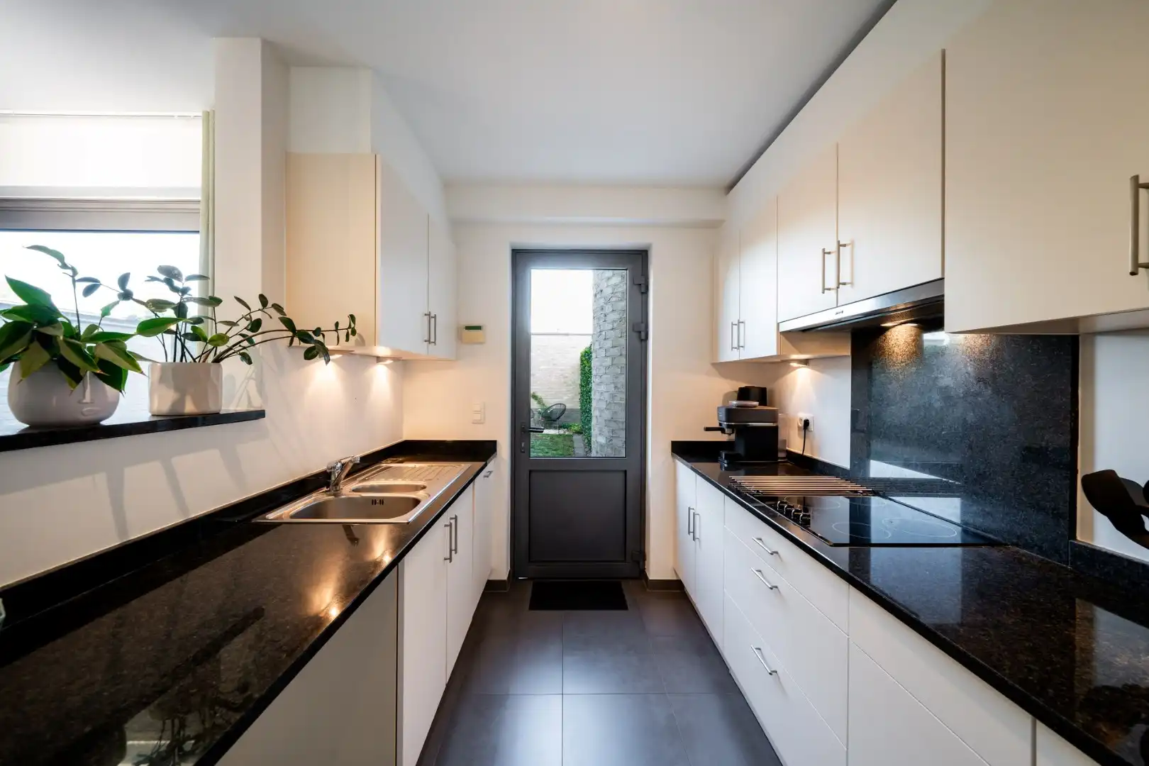 Stijvol, instapklaar gelijkvloers appartement te Tuilt (Hasselt) foto 5