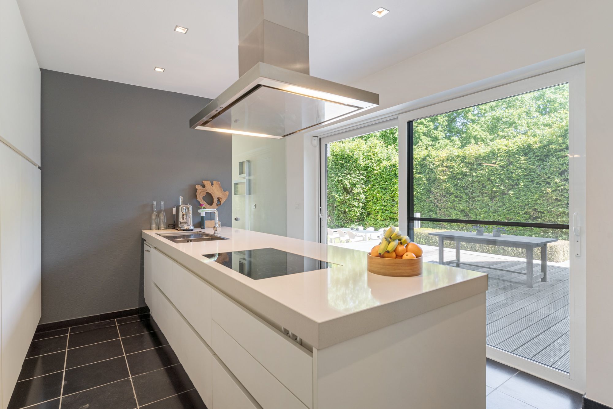 Exclusieve villa met tijdloze klasse, zwemvijver en zicht op groen te Hasselt ! foto 13