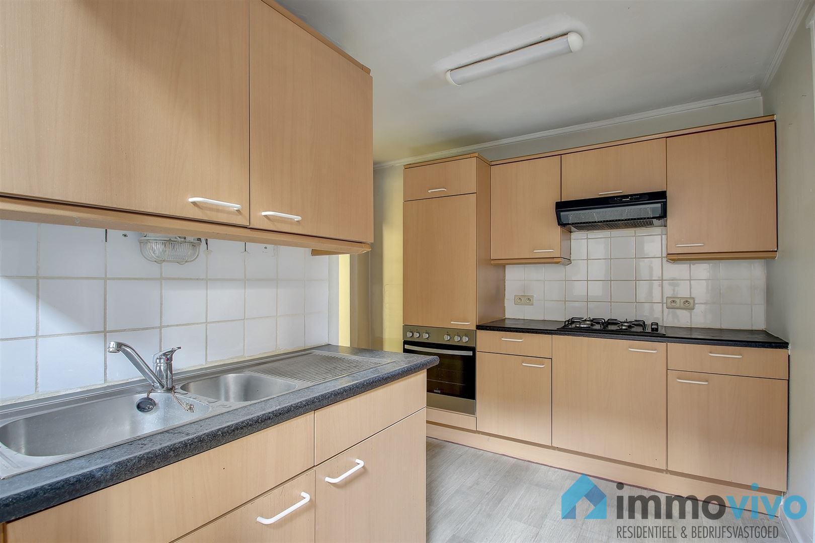 Appartement met binnenplaats en kantoor of tweede appartement met tuin. foto 3