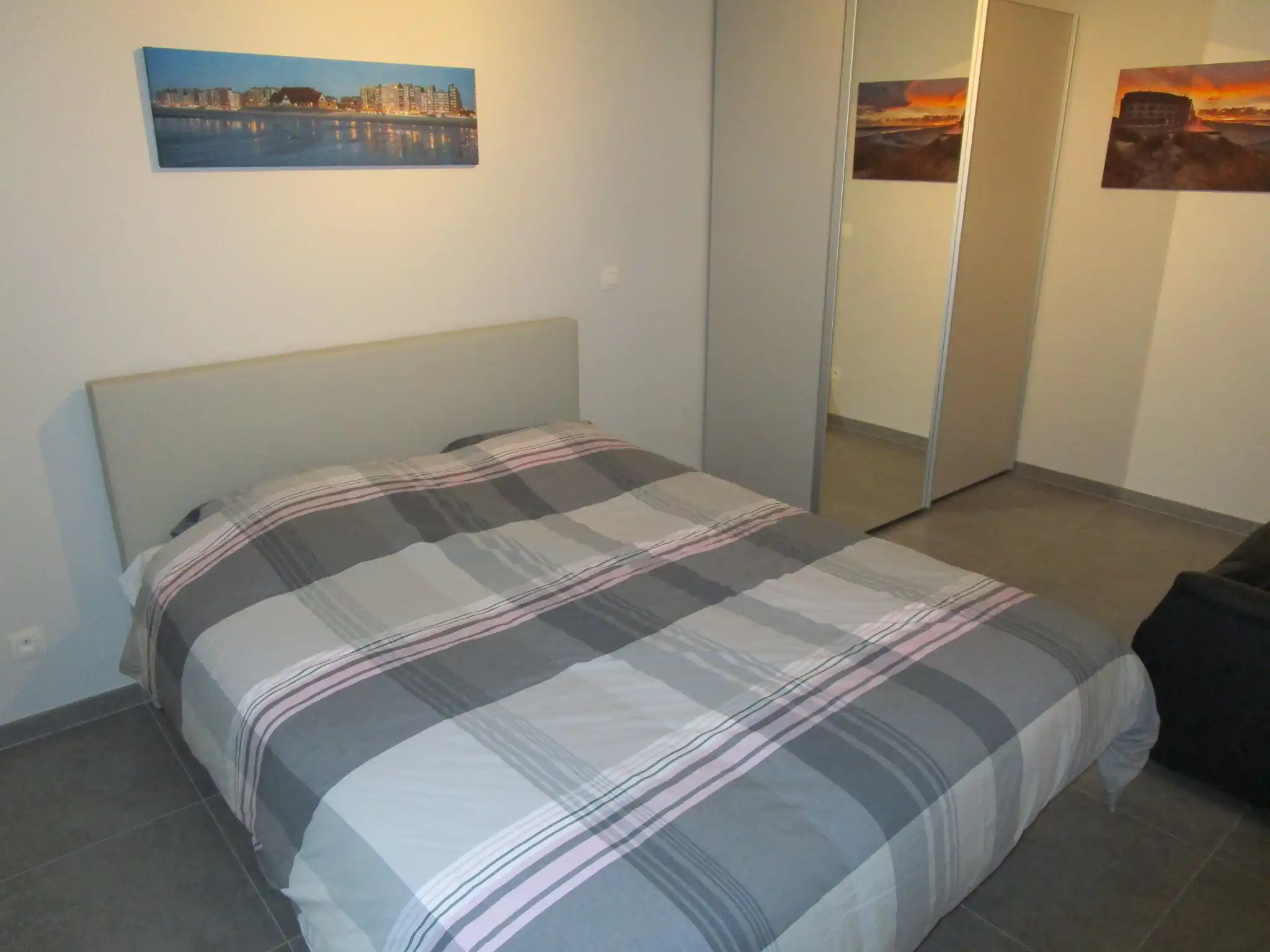 Recent totaal gerenoveerd lichtrijk appartement met zeezicht, 2 ruime slaapkamers en garage. foto 16