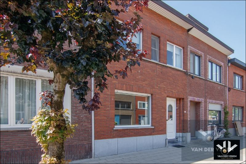 ()=>{if(producerUpdateValueVersion(node),producerAccessed(node),node.value===ERRORED)throw node.error;return node.value} Notelarenstraat 90 - 3500 Hasselt