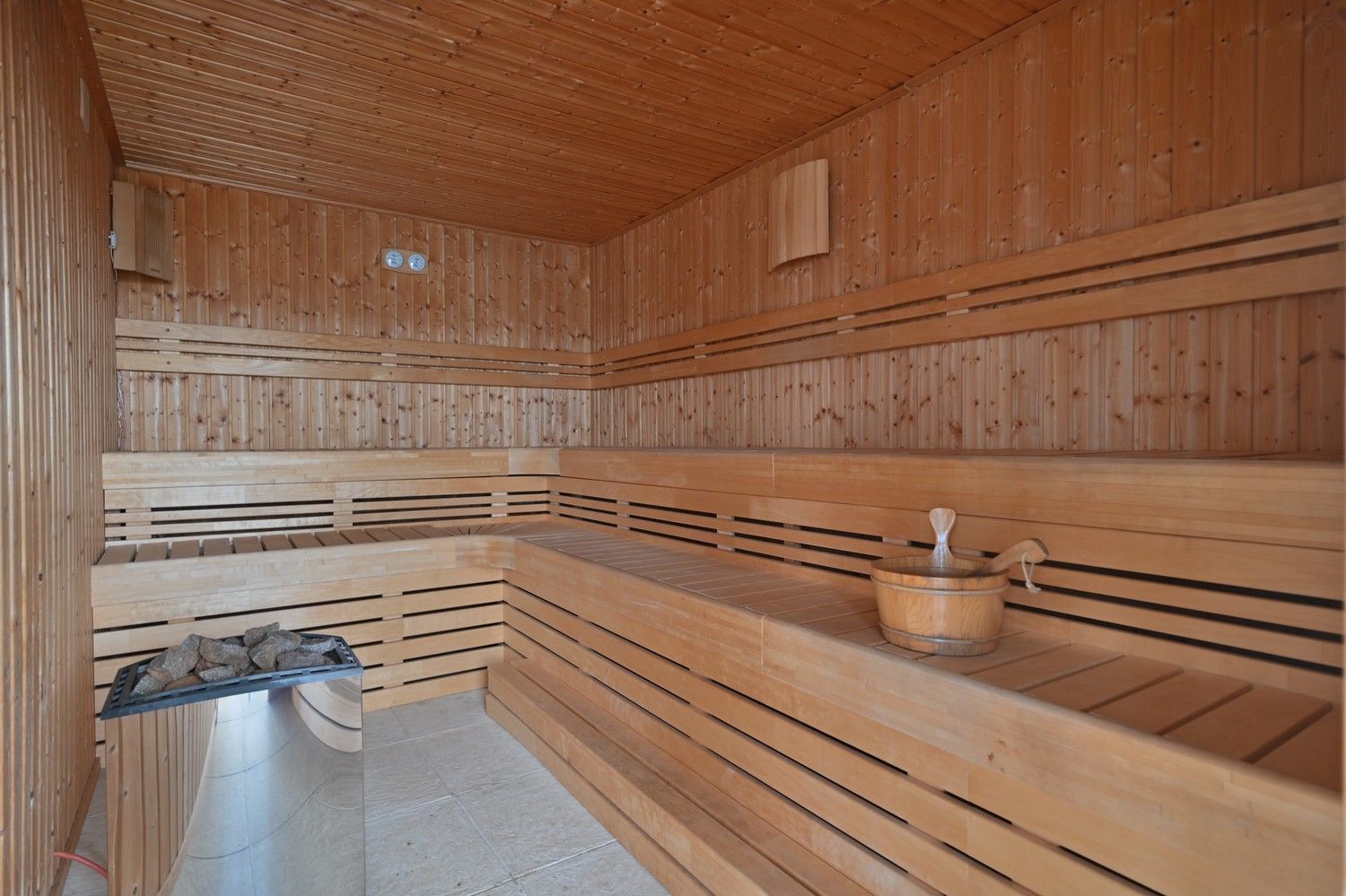 Ruime woning met zwembad en royaal poolhouse, op rustige locatie in Rekem, direct grenzend aan velden foto 29