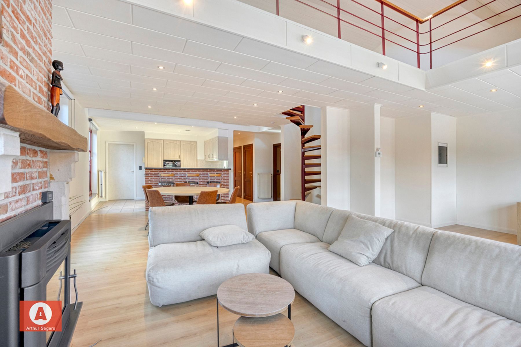 Ruim & energiezuinig appartement mét ruime beneden-berging. foto 7