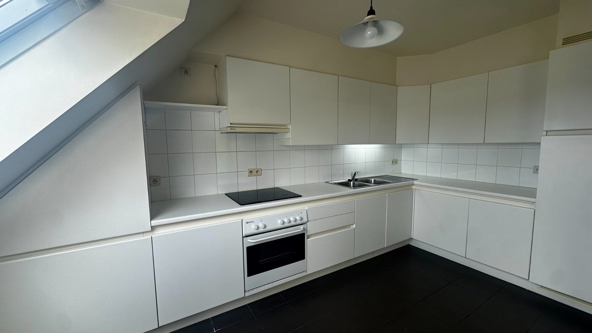 Ontdek dit prachtige appartement met balkon, lift en één slaapkamer. foto 4