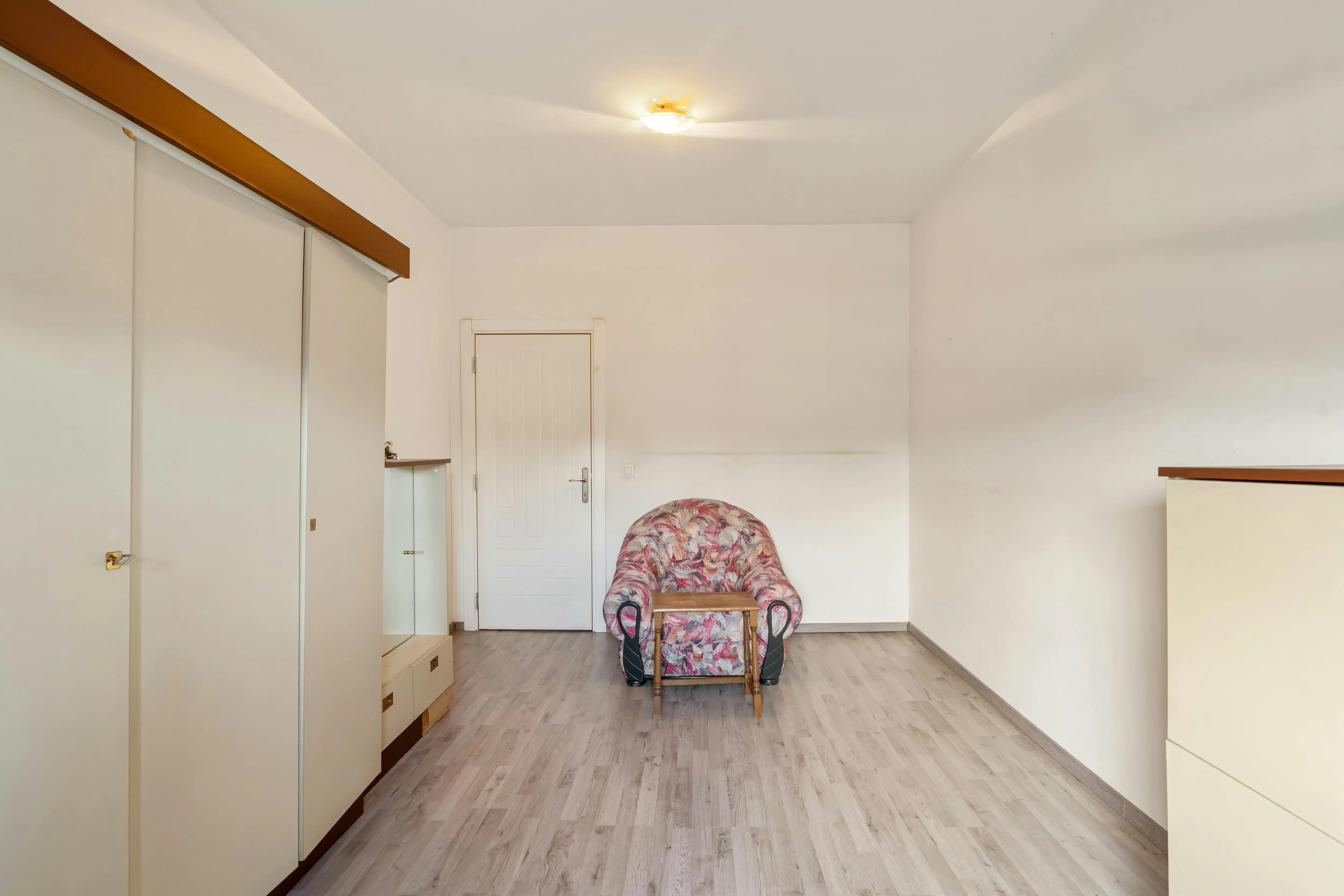 Rendabele opbrengsteigendom met handelspand, magazijn, woonst en 2 appartementen in Genk foto 16