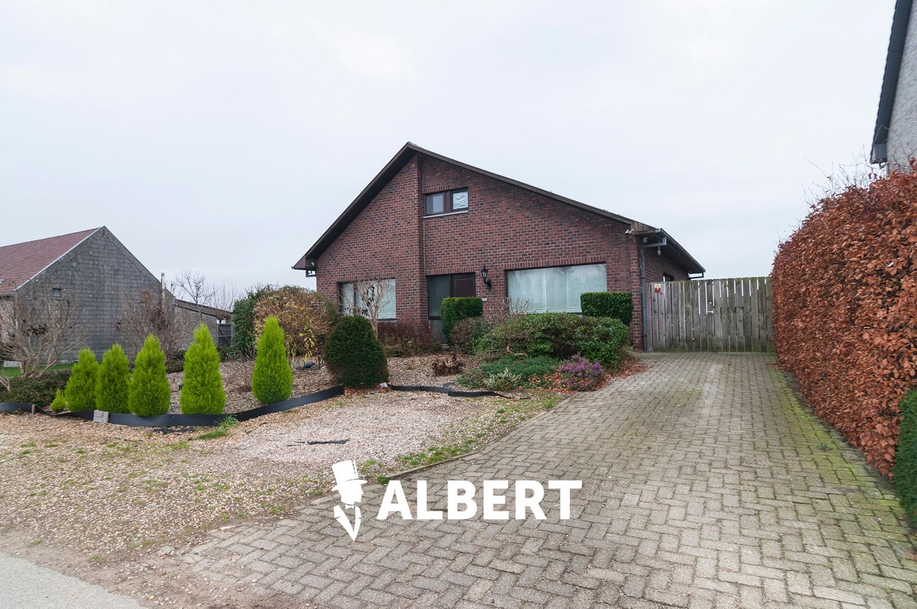 Charmante gezinswoning met veel ruimte en comfort! foto 2