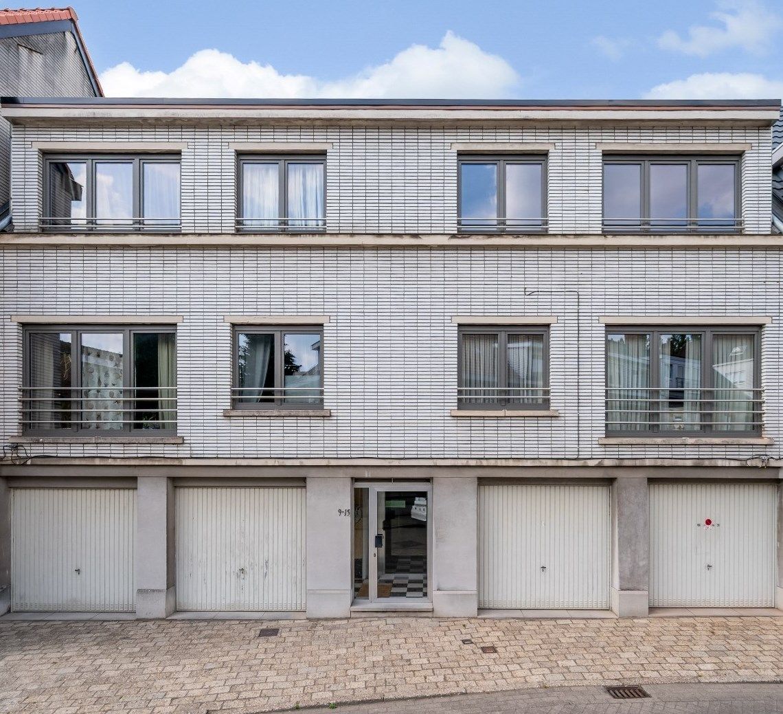 Modern 2 slpk appartement met terras en garage foto 12