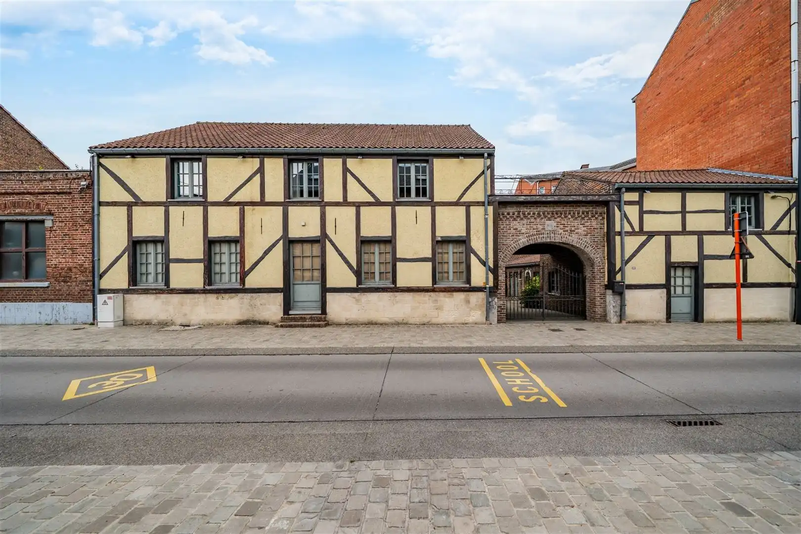 Handelscomplex met appartement in centrum Landen foto 2