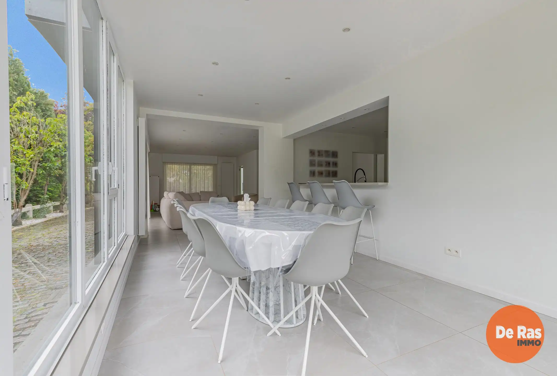 HERZELE  - Totaal gerenoveerde bungalow in rustige wijk foto 18