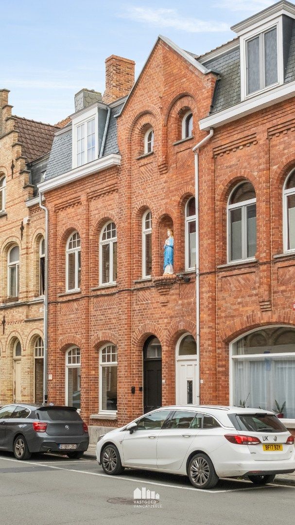 Karaktervolle en volledig gerenoveerde woning op wandelafstand van de Markt in Ieper foto 3
