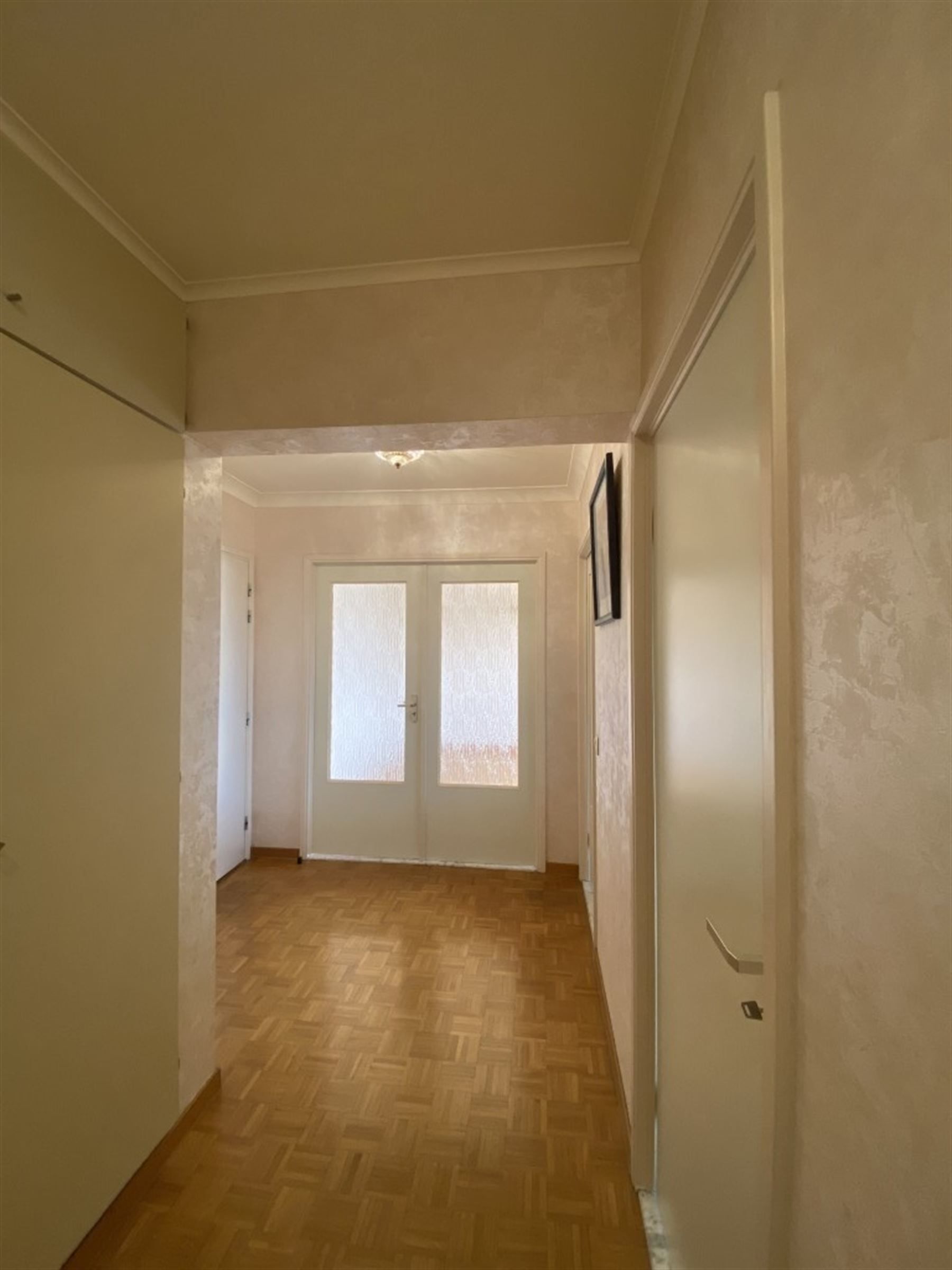 Lichtrijk appartement nabij het station foto 9